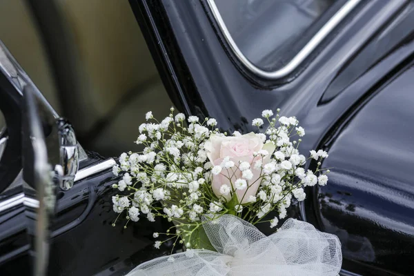 Beautiful Bouquet Flowers Car —  Fotos de Stock