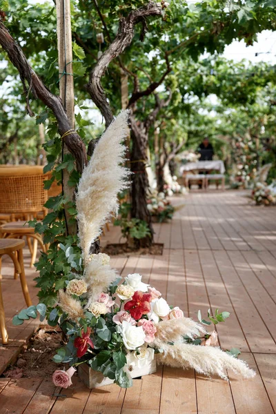 Bir Buket Çiçekli Düğün Dekoru — Stok fotoğraf