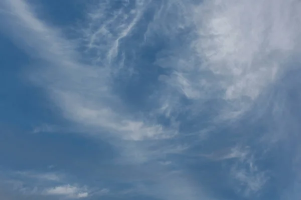 Céu Azul Com Nuvens Brancas — Fotografia de Stock