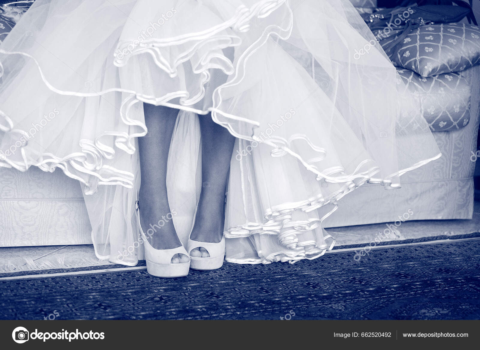Beautiful Bride Wedding Shoes Stock Photo by ©alesealesphoto 662520492