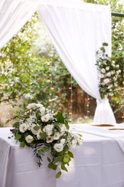 Düğün resepsiyonunda masa hazır. 