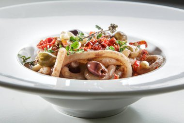 Mantarlı İtalyan makarnası. 