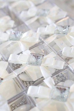 Güzel ve şenlikli düğün dekorunun yakın çekim görüntüsü   