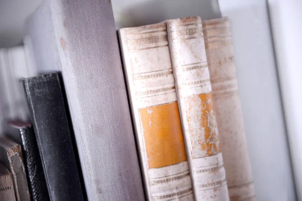 Старые Книги Белом Фоне — стоковое фото