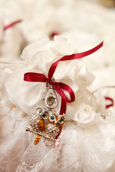 Белые Обручальные Кольца День Свадьбы — стоковое фото