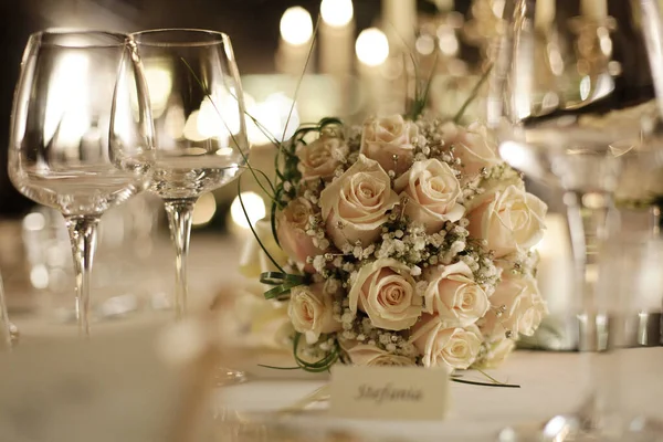 Hochzeitstisch Mit Blumen — Stockfoto