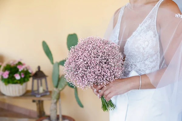 Hochzeitsblumen Braut Brautkleid Mit Blumenstrauß — Stockfoto