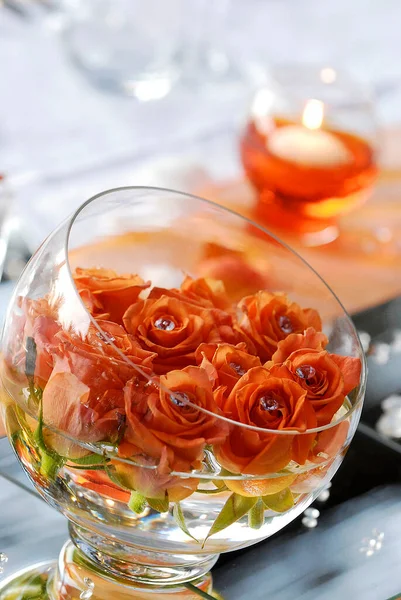 Mooie Bloemen Bloemblaadjes Een Vaas — Stockfoto