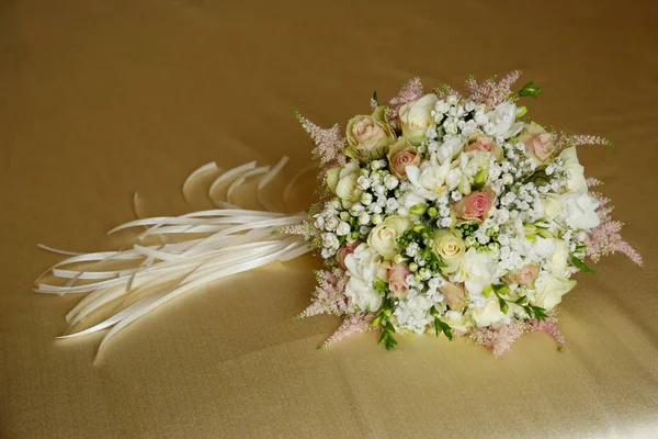Bellissimo Bouquet Sposa Fiori Sfondo Chiaro — Foto Stock
