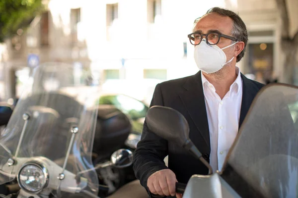 Young Business Man Protective Mask Sitting Car Wearing Protective Mask — Stock Photo, Image