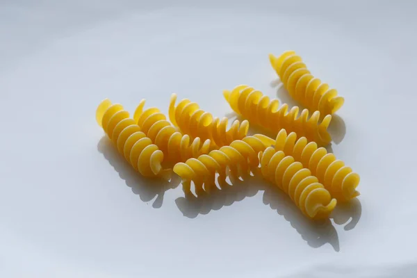 Fusilli Pasta Isoliert Auf Weißem Hintergrund — Stockfoto