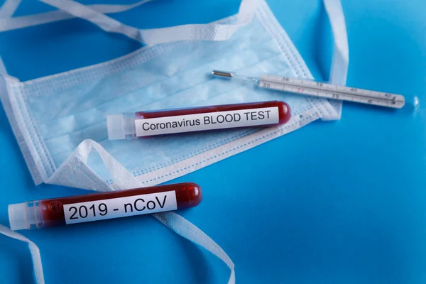 Reageerbuizen Van Bloed Thermometer Andere Coronavirusgerelateerde Producten Geïsoleerd Blauwe Achtergrond — Stockfoto