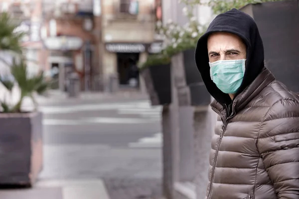 Shaven Guy Dark Vest Wears Protective Surgical Mask While Out — Stock Photo, Image