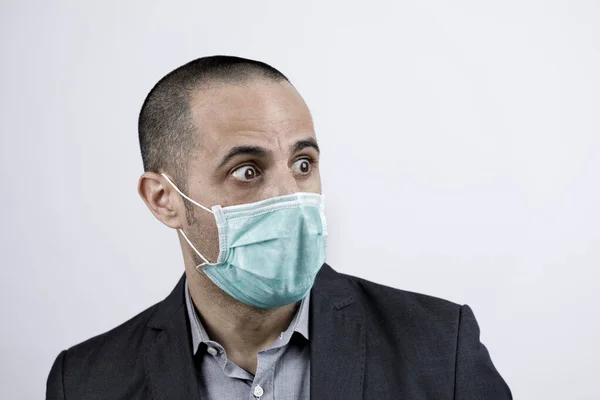 Portrait Homme Aux Cheveux Rasés Portant Masque Chirurgical Une Veste — Photo