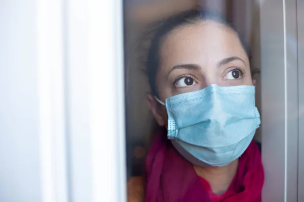 Girl Wearing Mask Looking Out Window — Stock Photo, Image