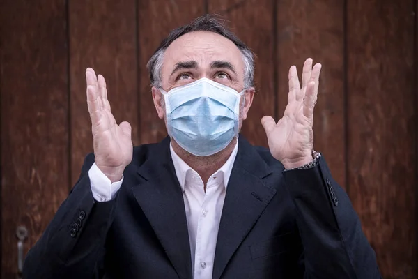 Portrait Handsome Mature Man Medical Protective Mask Looking Camera — Stock Photo, Image