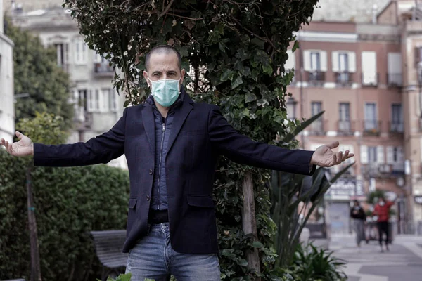 Shaven Man Green Mask Jacket Spreads His Arms Urban Setting — Stock Photo, Image