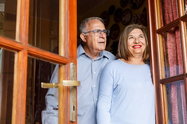 Bejaarde Echtpaar Tijdens Quarantaine Thuis — Stockfoto