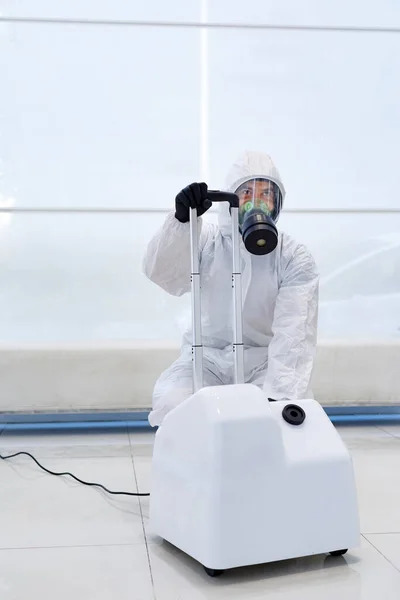 Technician Protective Respirator White Overalls Ready Antivirus Antibacterial Sanitization Room — Stock Photo, Image