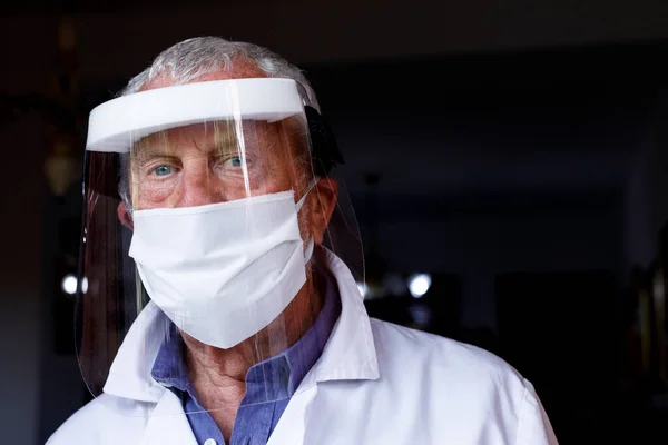 Porträt Eines Mannes Schutzmaske Mit Coronavirus Impfstoff — Stockfoto