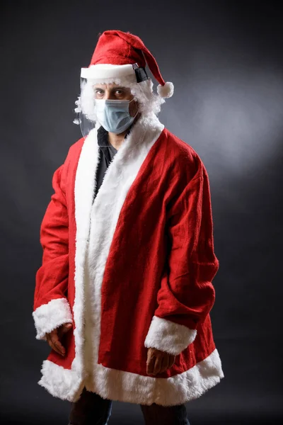 Santa Claus Med Kirurgisk Mask Plexiglas Skyddande Sköld Och Santa — Stockfoto