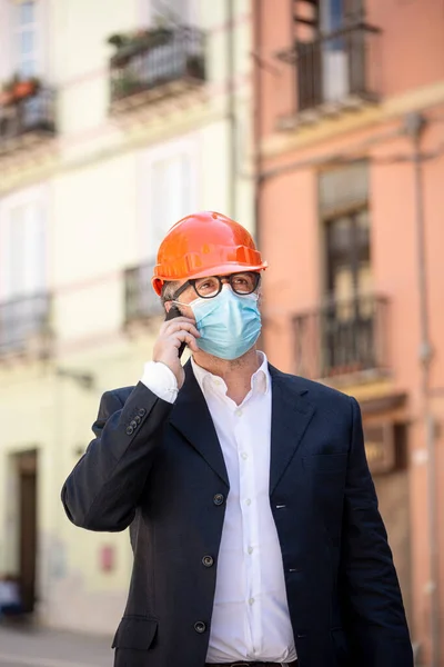 Engineer Stands City Construction Site Wearing Protective Helmet Surgical Mask — Stock Photo, Image