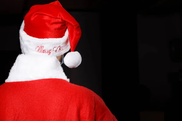 Santa Claus Bära Hatt Isolerad Svart Bakgrund — Stockfoto