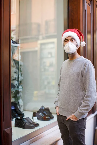 Man Bär Medicinsk Mask Jul Shopping — Stockfoto