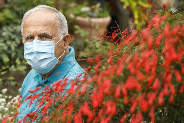 Portrait Senior Man Mask Garden — Stock Photo, Image