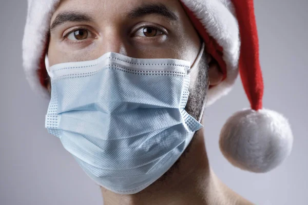 Santa Claus Medical Protective Mask Cap Grey Background Christmas Concept — Stock Photo, Image
