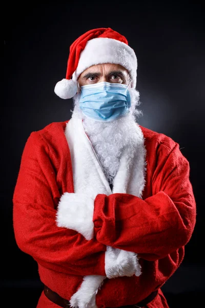 Homem Santa Traje Usando Máscara — Fotografia de Stock