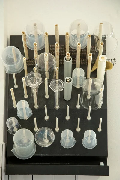 Пустые Стеклянные Контейнеры Готовые Использованию Химической Лаборатории — стоковое фото