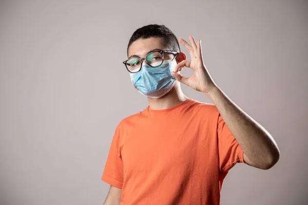 의료용 마스크를 표하는 — 스톡 사진