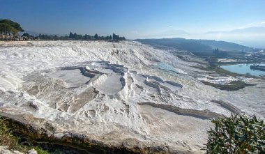 Pamukkale, hindi: Doğal havuzları olan ünlü pamukkale şehri. 