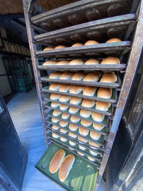 Fırında taze ekmek.. 