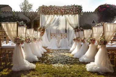 Parkta düğün töreni.