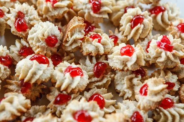 Kekse Und Rote Kirschen Marmelade — Stockfoto