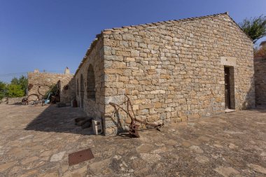 İtalya, Mandas 'taki eski taş ev.