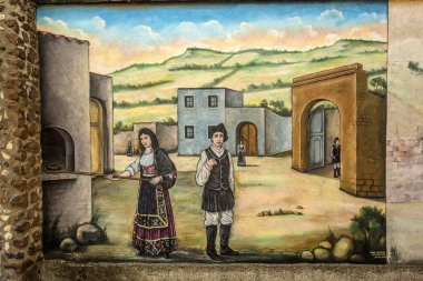 San Nicol D 'Arcidano - Tarihi merkezdeki güzel duvar resmi geçmişteki gündelik yaşamı resmediyor