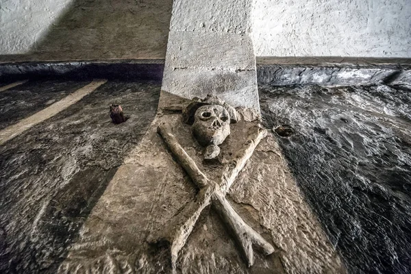 Cripta San Sepolcro Cagliari Detalle Cráneo Coronado Engastado Las Paredes — Foto de Stock