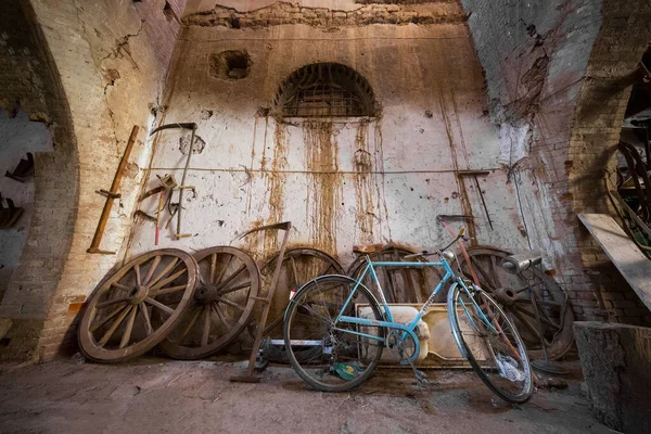 Bicicleta Abandonada Casco Antiguo —  Fotos de Stock