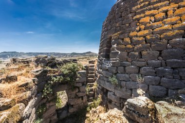 Nuraghe Oes Manzarası, Giave