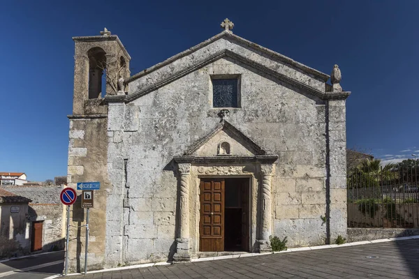 Alte Kirche Alten Dorf — Stockfoto