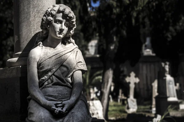 리아의 묘지에 조각상 — 스톡 사진