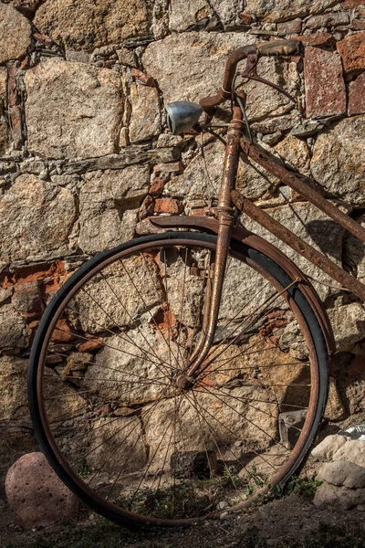 Vieja Bicicleta Oxidada Calle San Vito Cerdeña — Foto de Stock