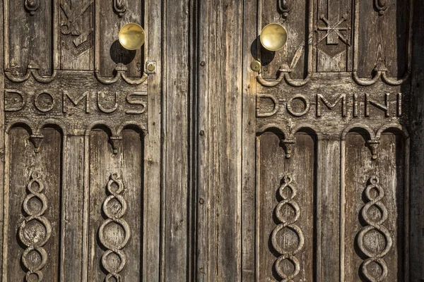 Старые Деревянные Двери Церкви Сан Вито Сарденья — стоковое фото