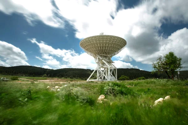 Satellite Dish Mountain Meadow — Stock Photo, Image