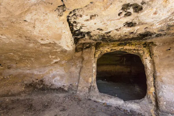 Cueva Casco Antiguo Pequeño Pueblo —  Fotos de Stock