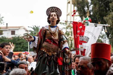 Sardinyalı Ephysius Sant 'Efisio, İtalya' da kutlama yapıyor.