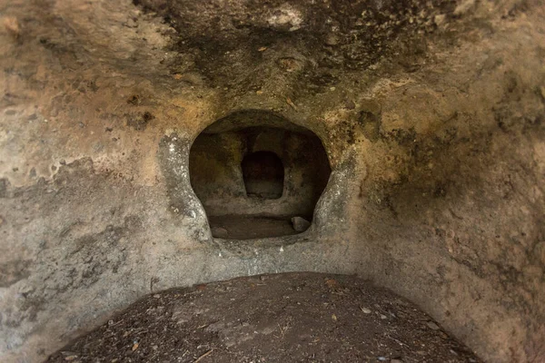 Mağaradaki Antik Kuyu — Stok fotoğraf